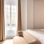 Studio luxe 7e proche Tour Eiffel lit king-size