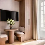 Studio luxe 7e proche Tour Eiffel lit king-size